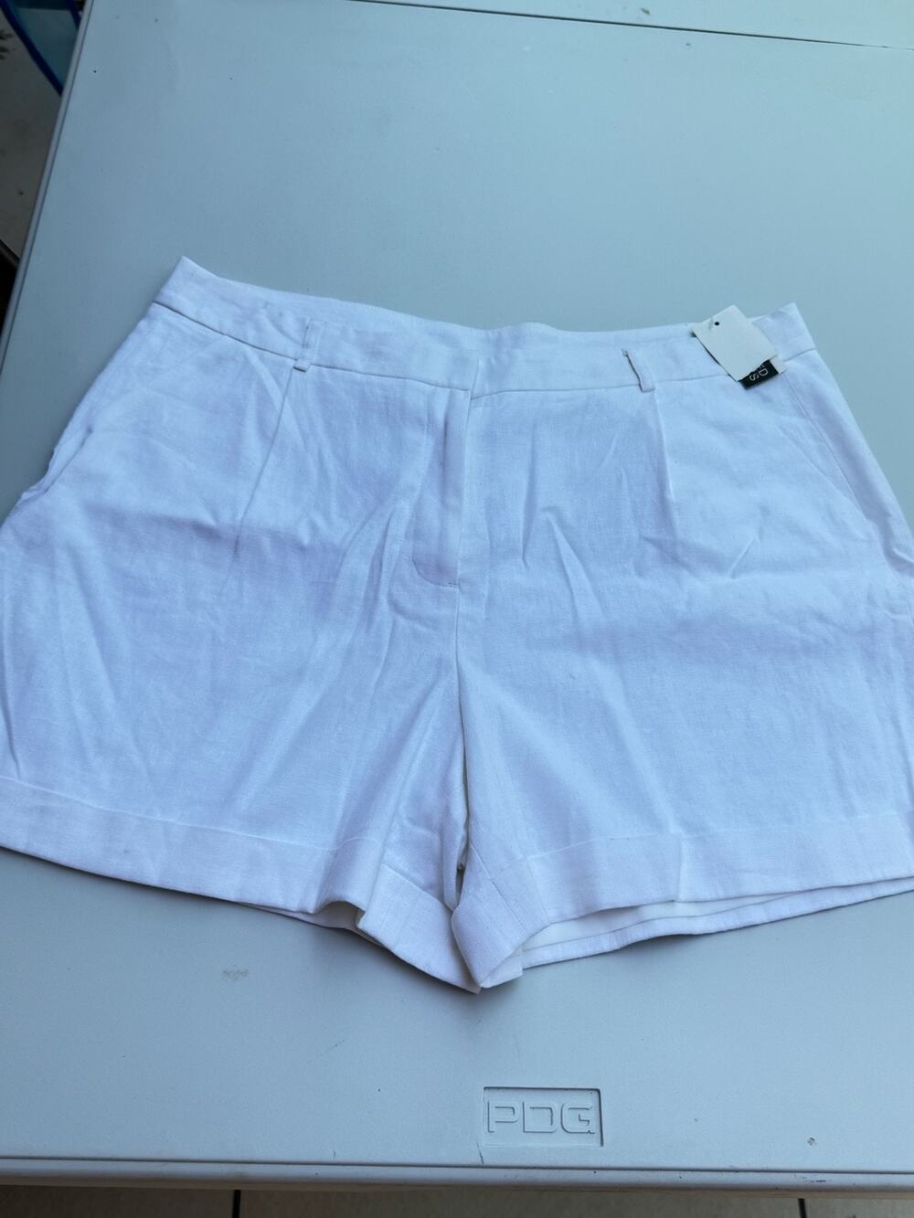 Bariii Shorts White Size 14 New with flaw (shown)